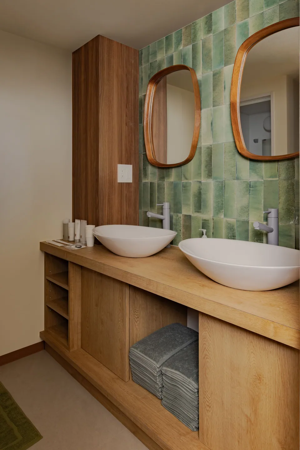 The green tiles, round mirrors and twin washbasins at Komorebi Stay