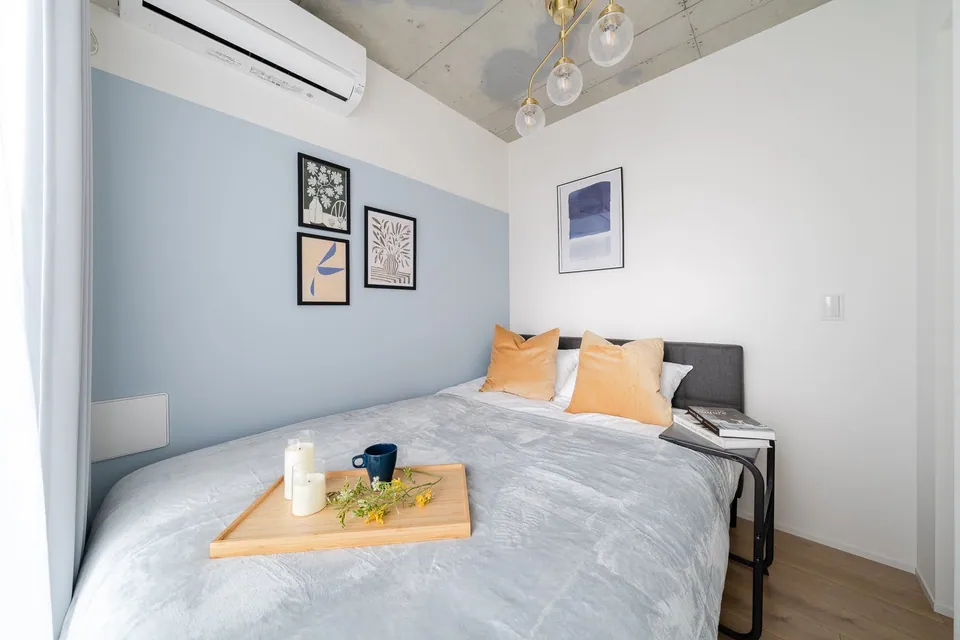The second bedroom in SB02, with blue walls and white bedding