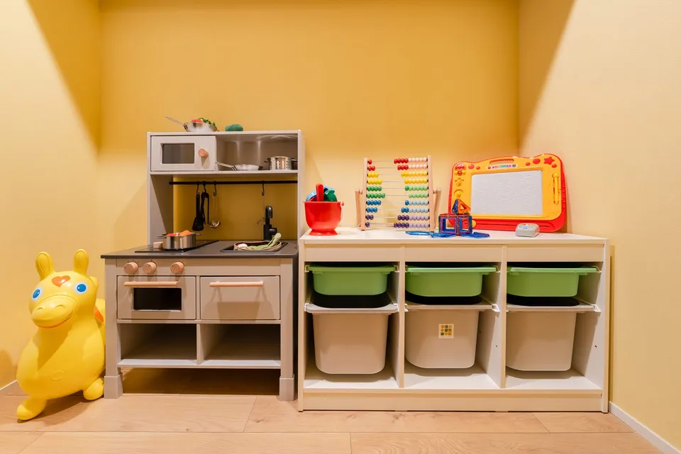The play corner in SB02, with a wooden toy kitchen