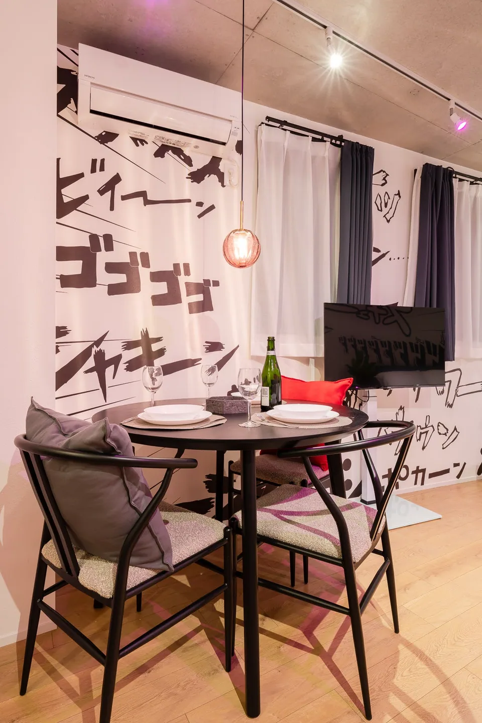 The small dining table surrounded by manga-style walls in SB11