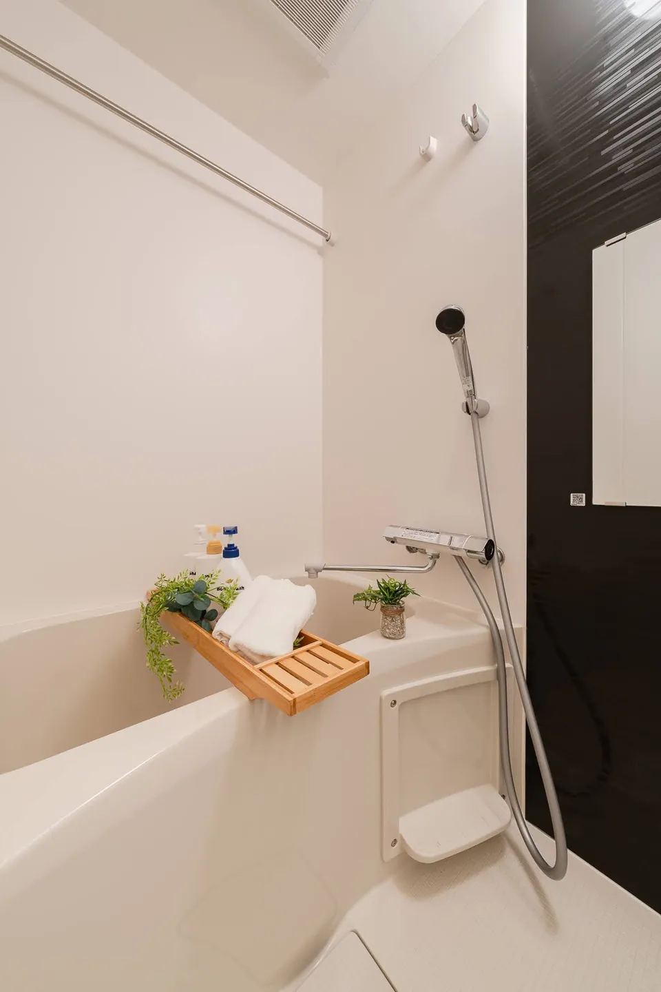 The bathroom with a bathtub in SB3B